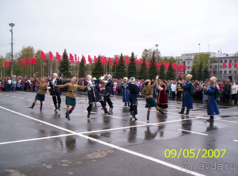 Парад Победы на площади Куйбышева в Самаре (самой большой площади в Европе).