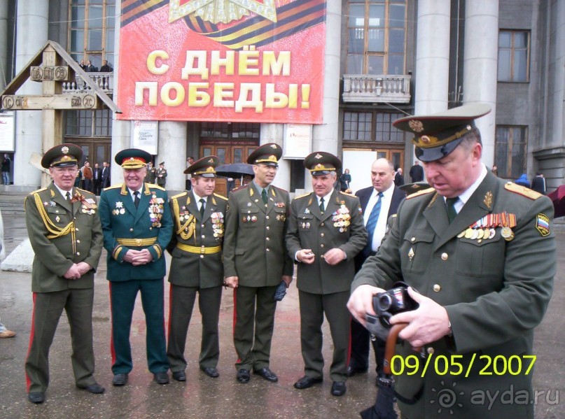 Парад Победы на площади Куйбышева в Самаре (самой большой площади в Европе).