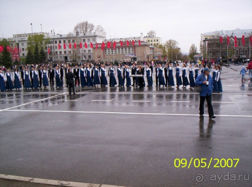 Парад Победы на площади Куйбышева в Самаре (самой большой площади в Европе).