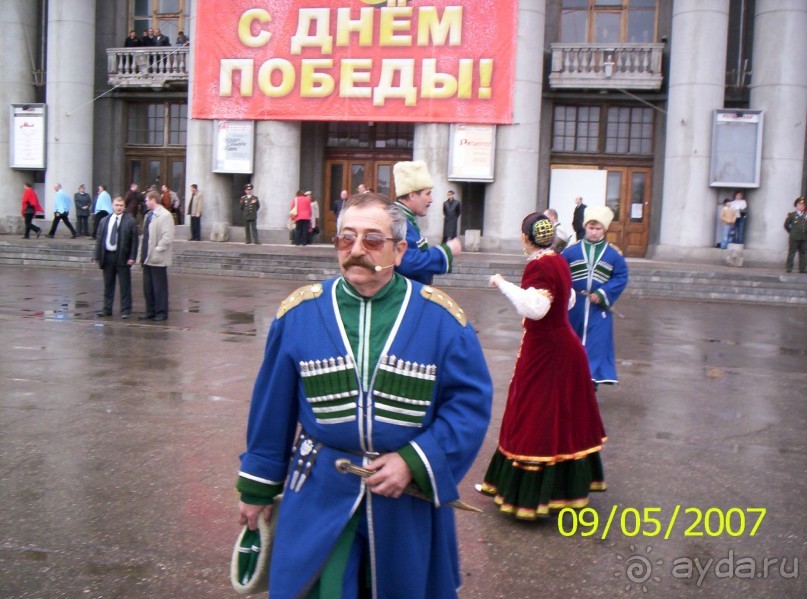 Парад Победы на площади Куйбышева в Самаре (самой большой площади в Европе).