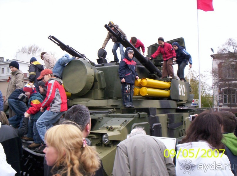 Парад Победы на площади Куйбышева в Самаре (самой большой площади в Европе).