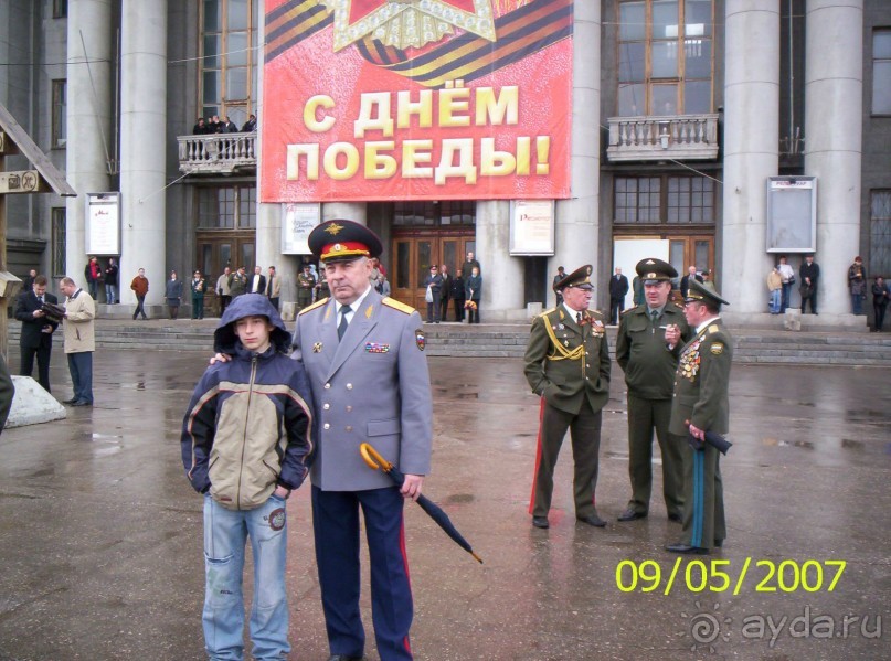 Парад Победы на площади Куйбышева в Самаре (самой большой площади в Европе).