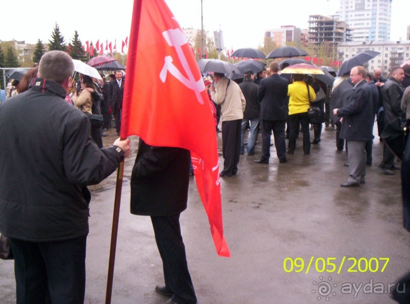 Парад Победы на площади Куйбышева в Самаре (самой большой площади в Европе).