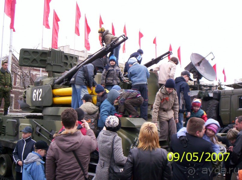 Парад Победы на площади Куйбышева в Самаре (самой большой площади в Европе).