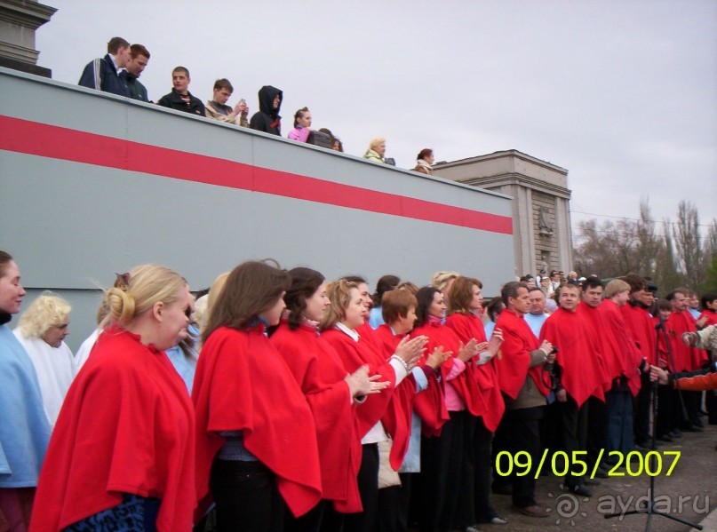 Парад Победы на площади Куйбышева в Самаре (самой большой площади в Европе).