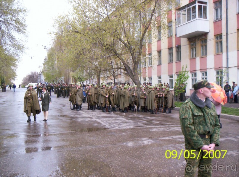 Парад Победы на площади Куйбышева в Самаре (самой большой площади в Европе).