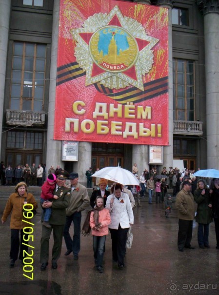 Парад Победы на площади Куйбышева в Самаре (самой большой площади в Европе).