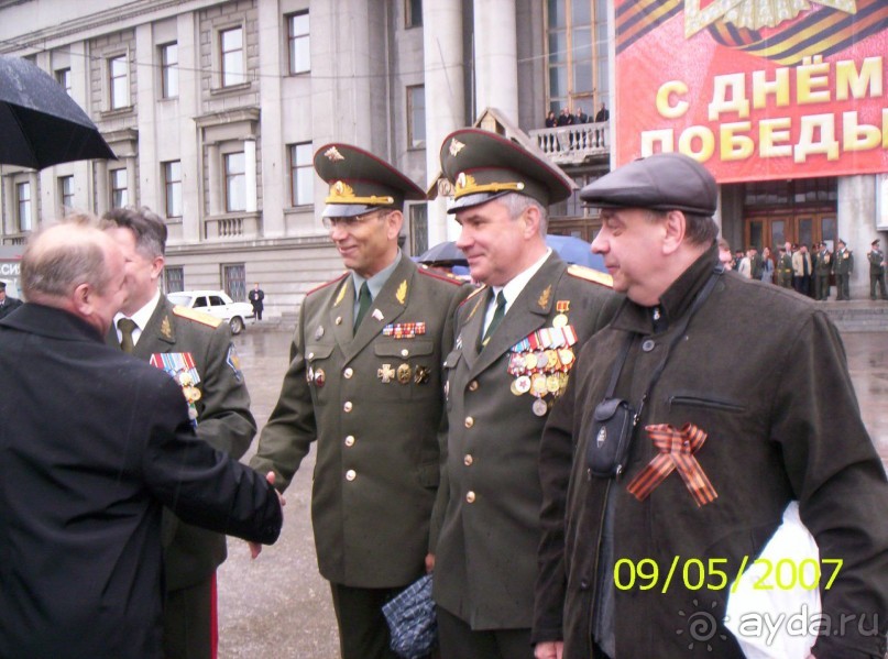 Парад Победы на площади Куйбышева в Самаре (самой большой площади в Европе).