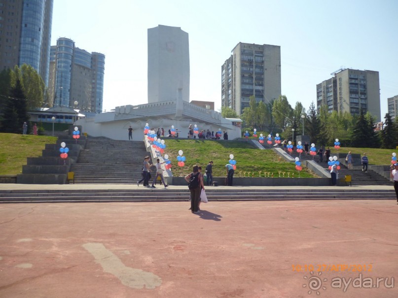 Стела "Ладья" находится на территории прекрасной набережной в Самаре