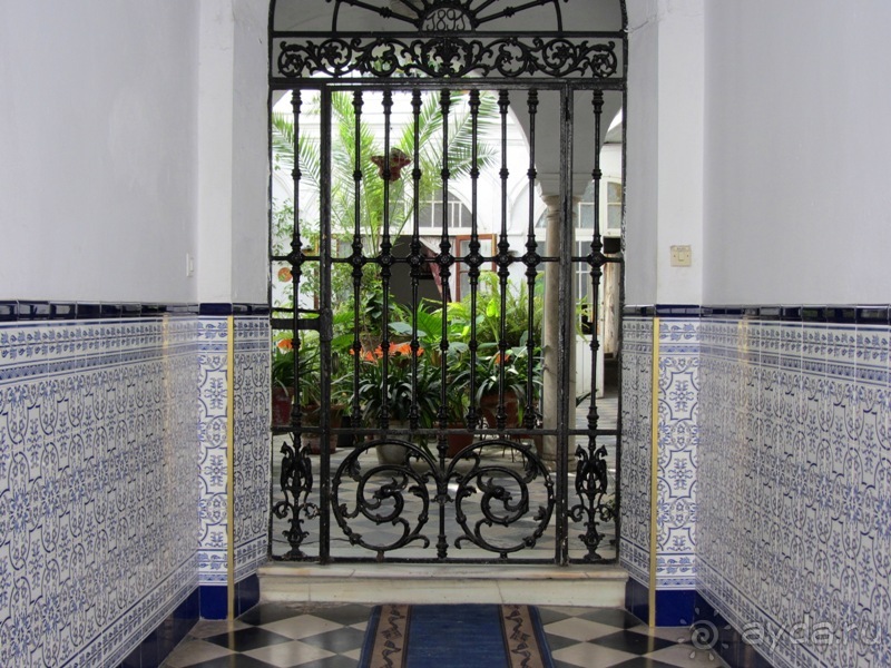 Андалусия-4: Севилья, Кармона, Эсиха, хересный треугольник и кадисский меридиан (часть 4)