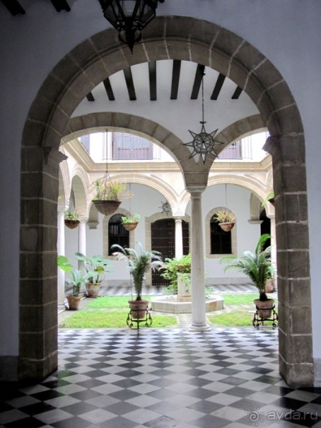 Андалусия-4: Севилья, Кармона, Эсиха, хересный треугольник и кадисский меридиан (часть 6)