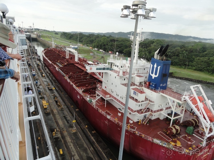 Панамский канал 2 - вид изнутри.