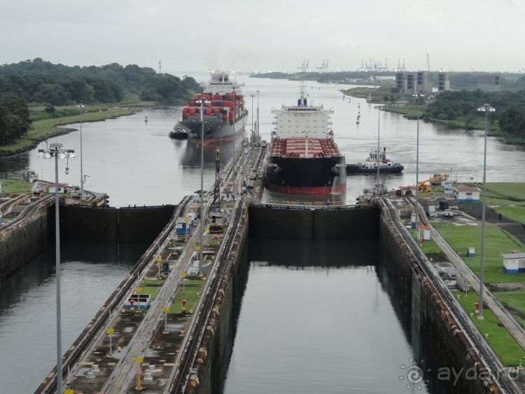 Панамский канал 2 - вид изнутри.