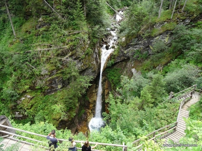 Ragga, водопад в ущелье