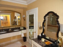 Отель Venetian, Лас Вегас. В гондоле по второму этажу.