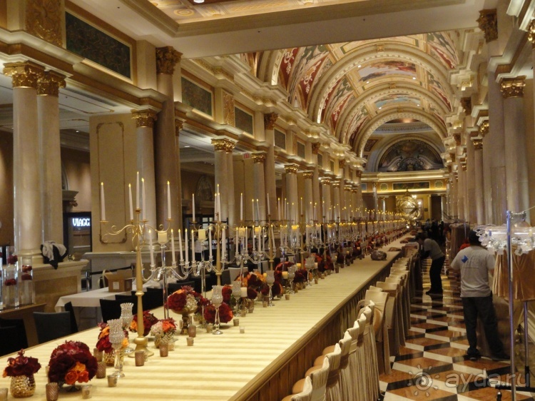 Альбом отзыва "Отель Venetian, Лас Вегас. В гондоле по второму этажу."