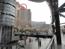 Отель Venetian, Лас Вегас. В гондоле по второму этажу.