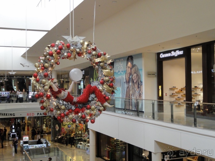 Отель Venetian, Лас Вегас. В гондоле по второму этажу.