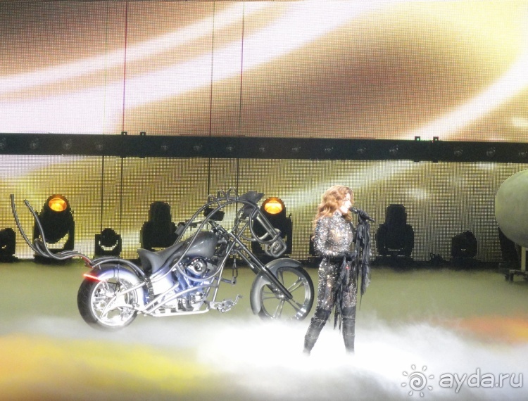 Отель Venetian, Лас Вегас. В гондоле по второму этажу.