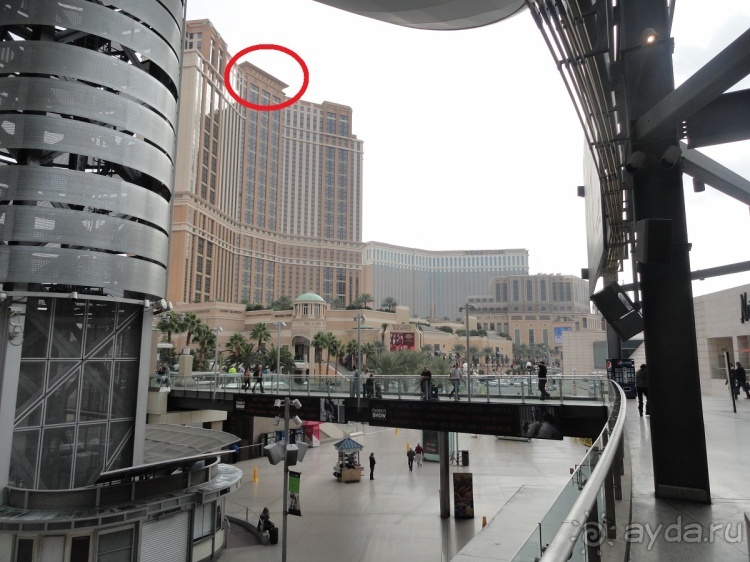 Отель Venetian, Лас Вегас. В гондоле по второму этажу.