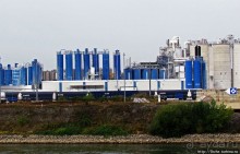 Огромный речной порт-терминал Am Godorfer Hafen