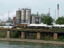 Огромный речной порт-терминал Am Godorfer Hafen