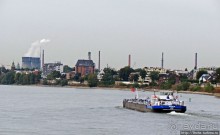 Огромный речной порт-терминал Am Godorfer Hafen