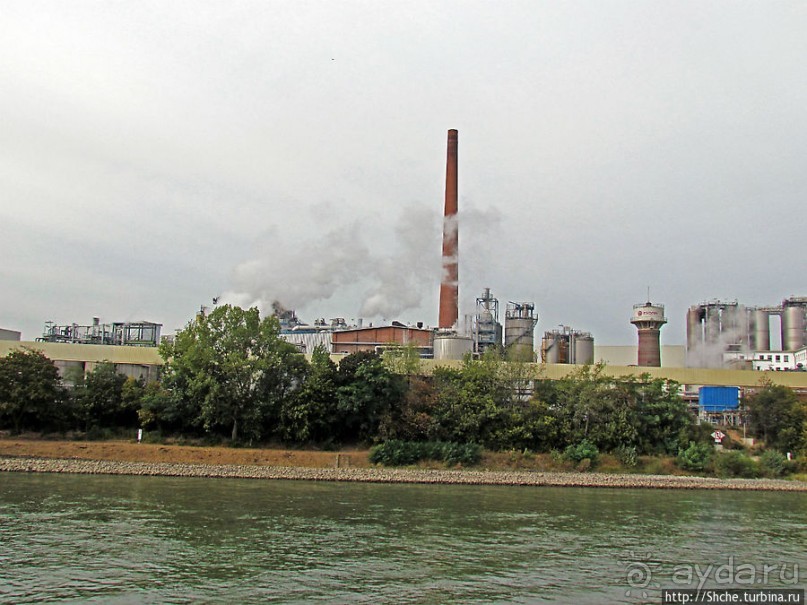 Огромный речной порт-терминал Am Godorfer Hafen