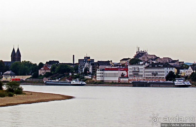 Огромный речной порт-терминал Am Godorfer Hafen