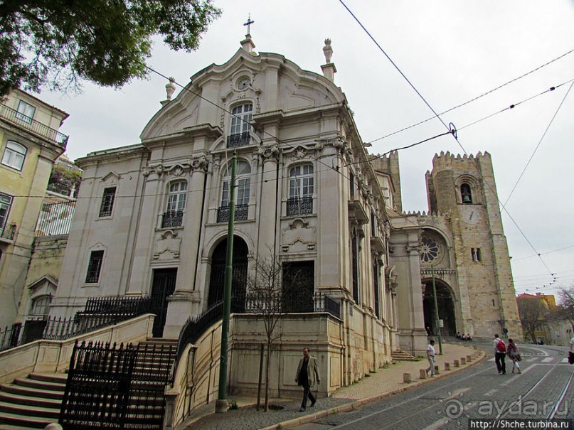 По узким улочкам арабского района Лиссабона "Алфама"