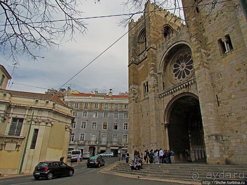 По узким улочкам арабского района Лиссабона "Алфама"