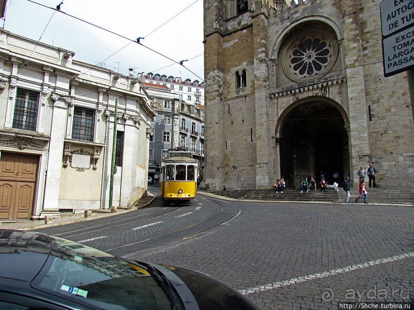 По узким улочкам арабского района Лиссабона "Алфама"