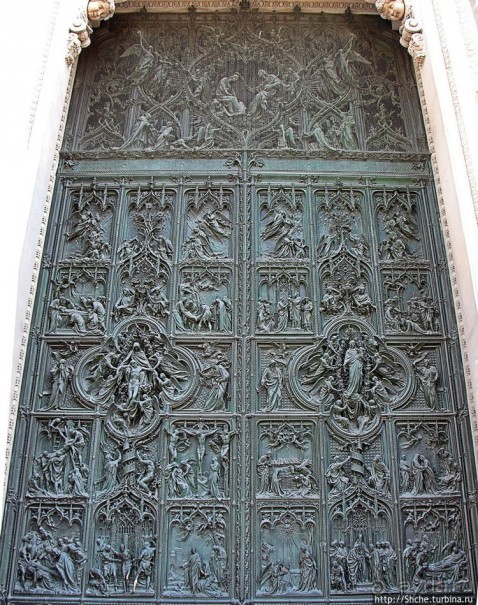 Скульптуры и барельефы реального Миланского собора