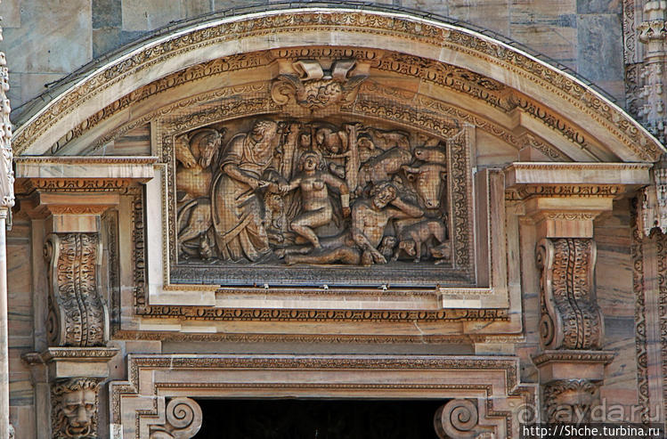 Скульптуры и барельефы реального Миланского собора