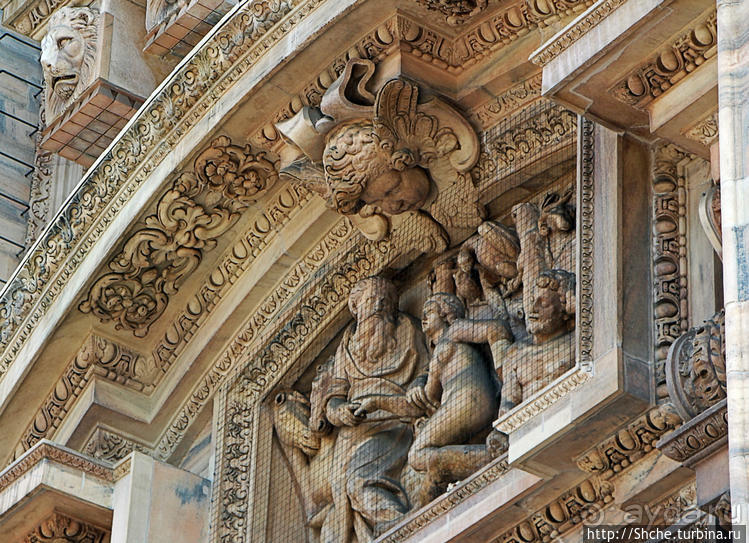 Скульптуры и барельефы реального Миланского собора
