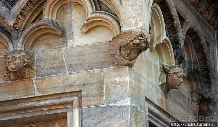 Скульптуры и барельефы реального Миланского собора