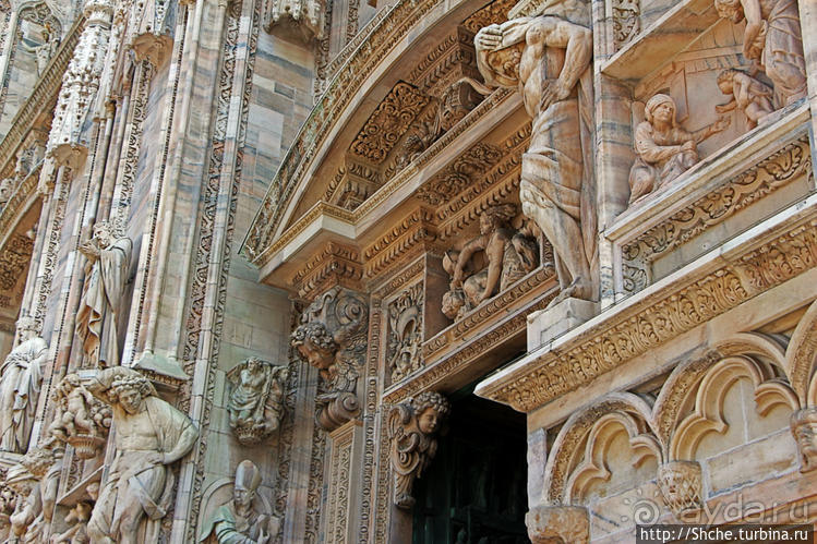 Скульптуры и барельефы реального Миланского собора