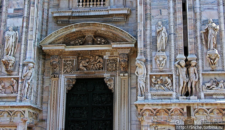 Скульптуры и барельефы реального Миланского собора