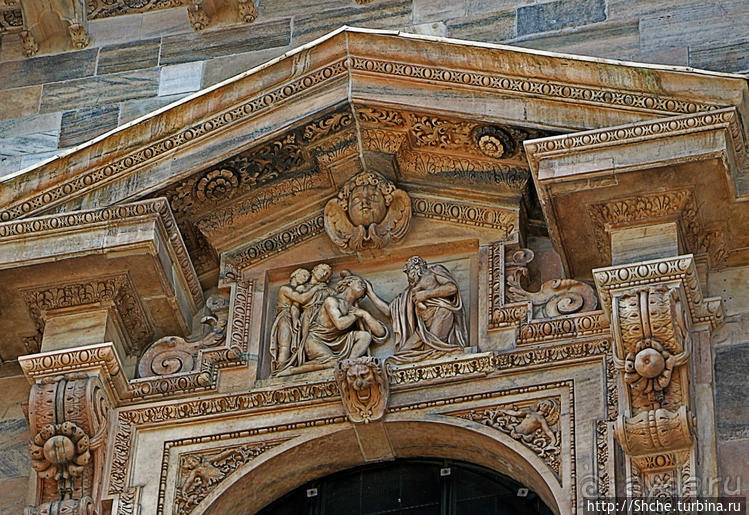 Скульптуры и барельефы реального Миланского собора