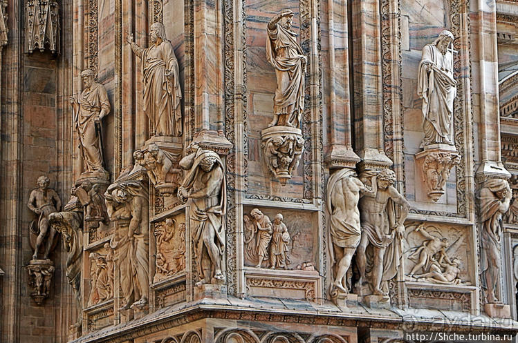 Скульптуры и барельефы реального Миланского собора