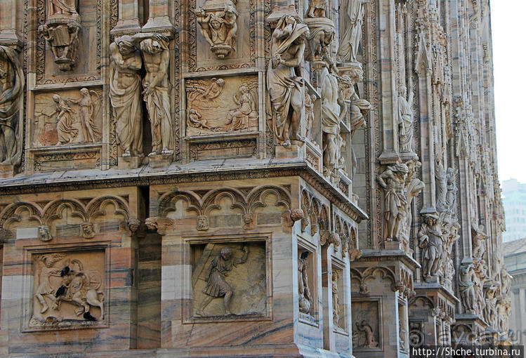 Скульптуры и барельефы реального Миланского собора