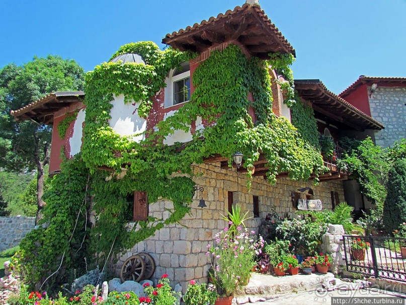 Тврдош — старый православный монастырь на реке Требишница