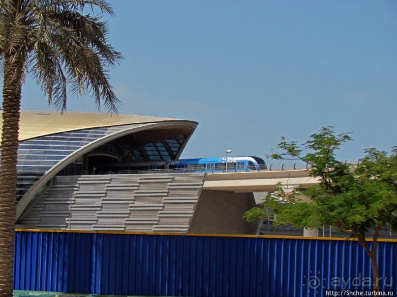 По Дубаю пешком — не вариант. Мои пешеходные потуги