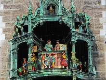 Самое известное представление в Мюнхене — куклы на Ратуше