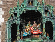 Самое известное представление в Мюнхене — куклы на Ратуше