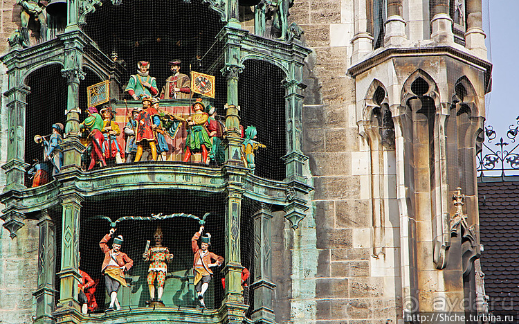 Самое известное представление в Мюнхене — куклы на Ратуше