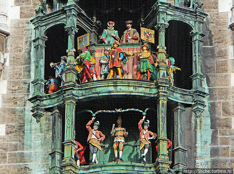 Самое известное представление в Мюнхене — куклы на Ратуше