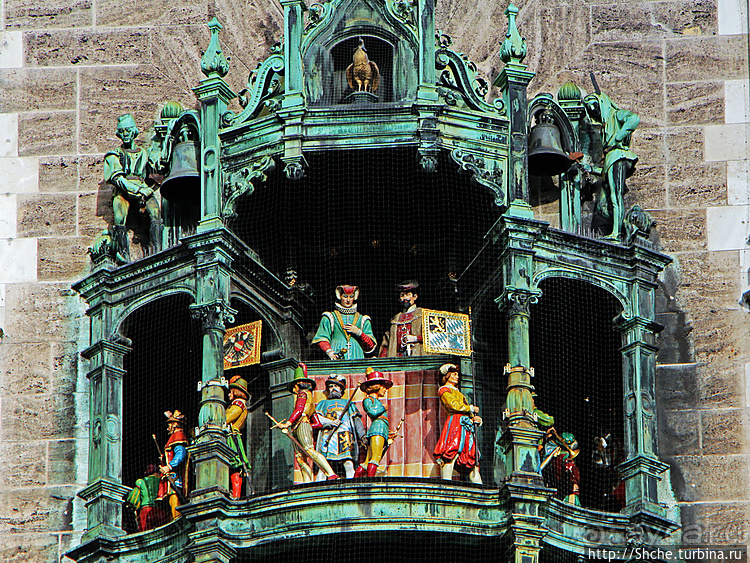 Самое известное представление в Мюнхене — куклы на Ратуше