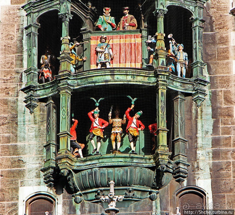 Самое известное представление в Мюнхене — куклы на Ратуше