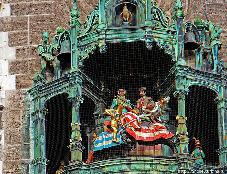 Самое известное представление в Мюнхене — куклы на Ратуше